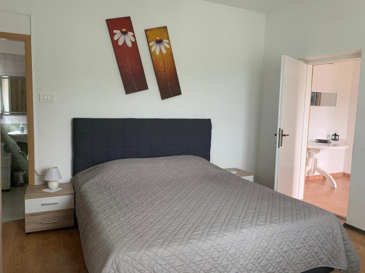 Apartmani Spomenka Селине Экстерьер фото