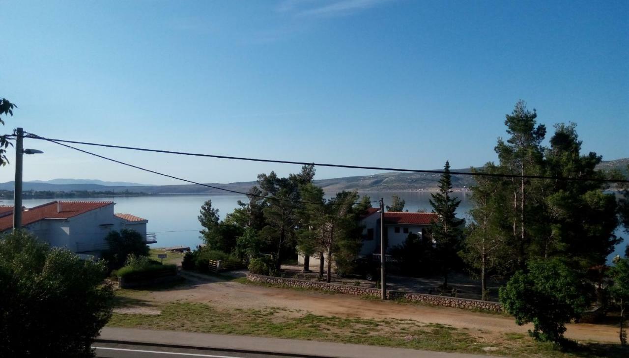 Apartmani Spomenka Селине Экстерьер фото