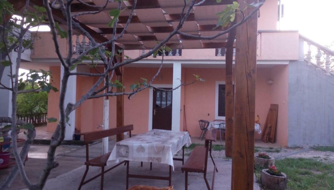 Apartmani Spomenka Селине Экстерьер фото