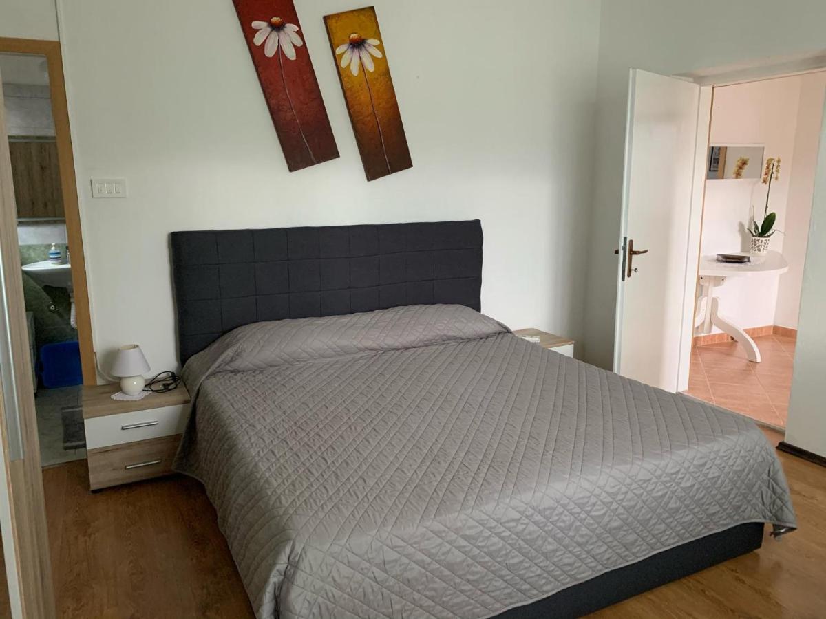 Apartmani Spomenka Селине Экстерьер фото