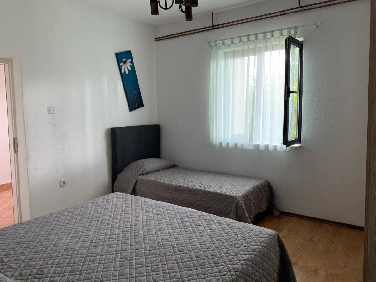 Apartmani Spomenka Селине Экстерьер фото